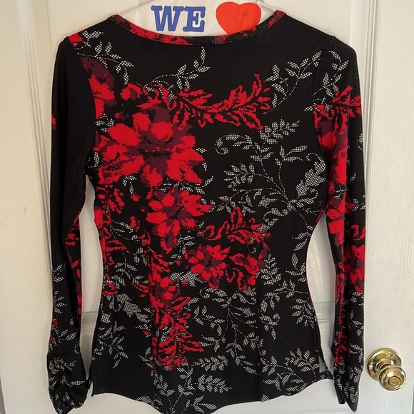 Venus black and red polyester shirt faux button - Picture 2 of 3